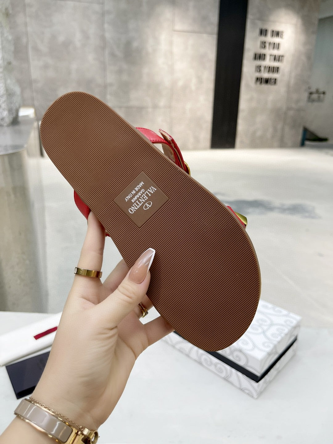 V a l e n t I n o slides