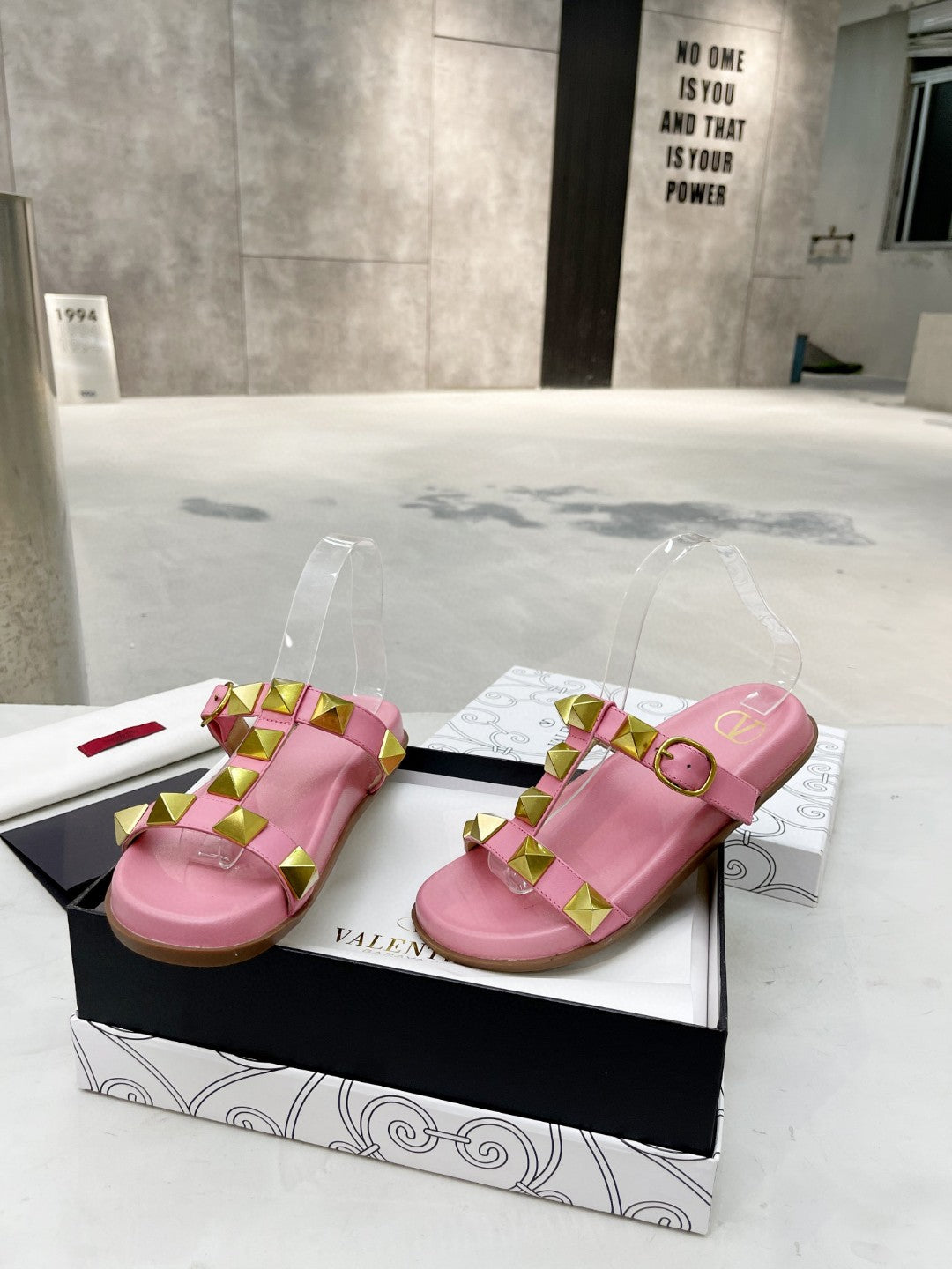 V a l e n t I n o slides