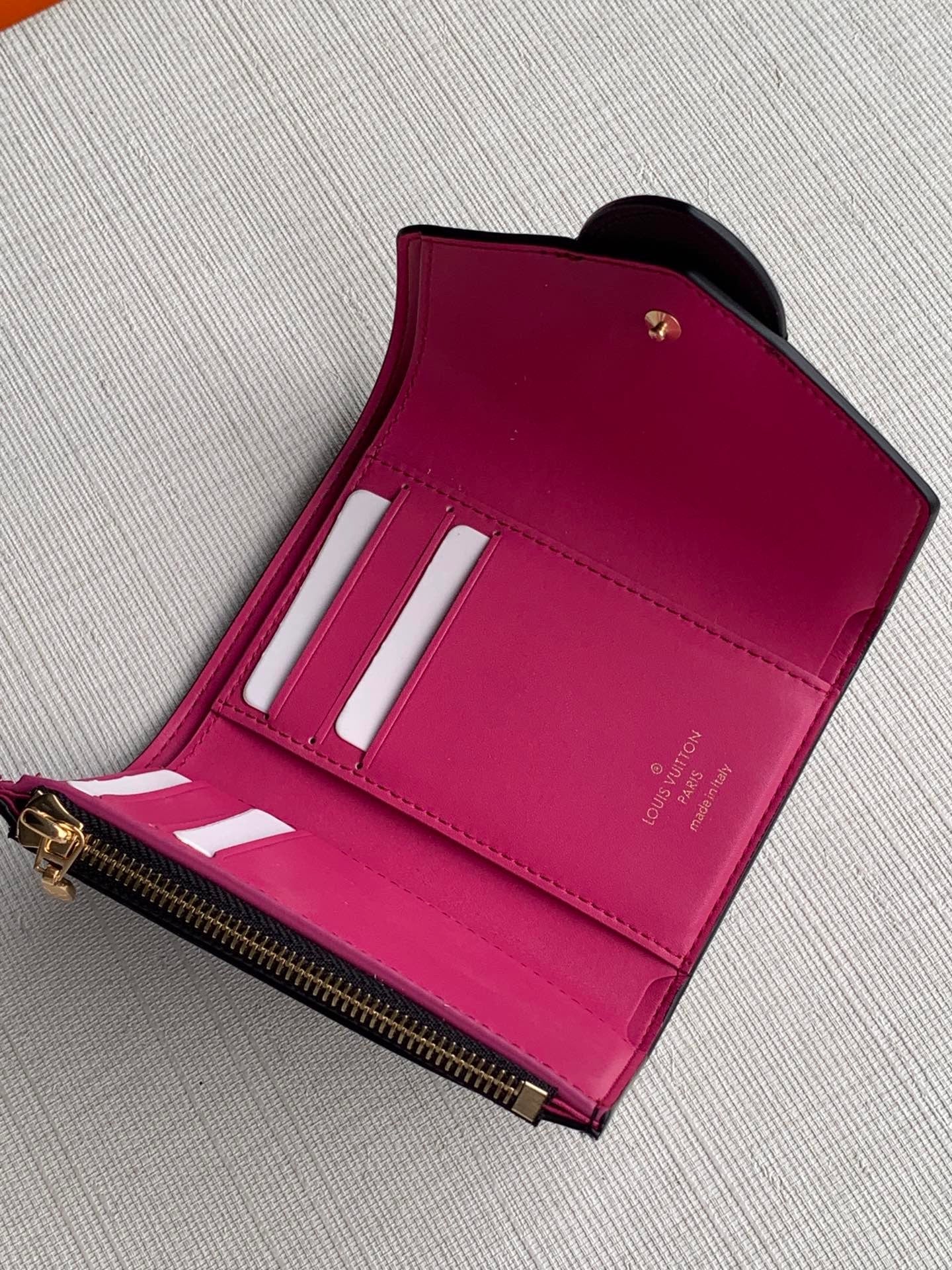 handbag with circle