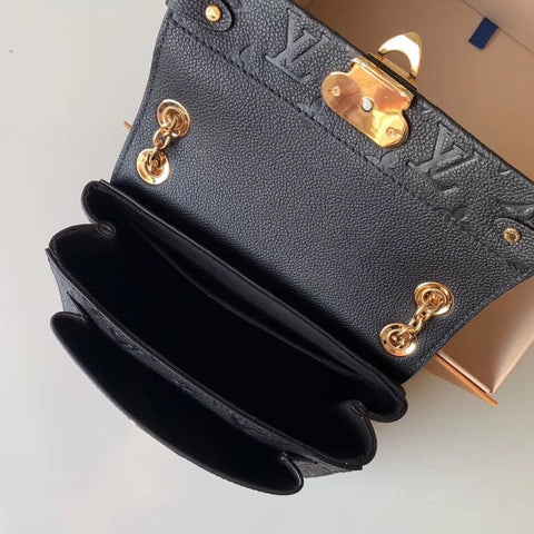 black handbag size 21-15-8cm