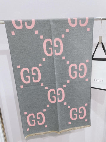 G u c c i scarf