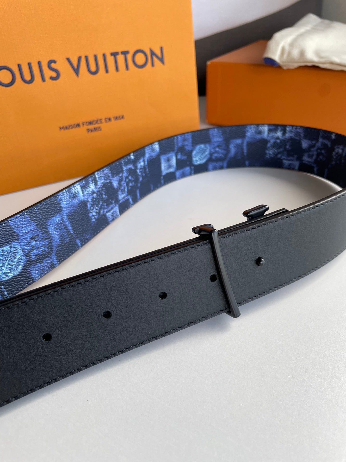 L v belt 3colors
