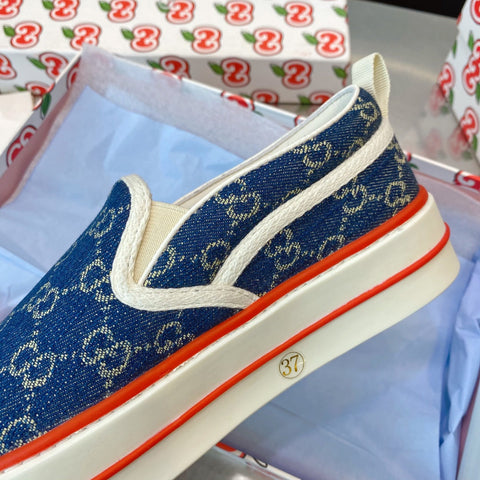 G u c c I baja slip on
