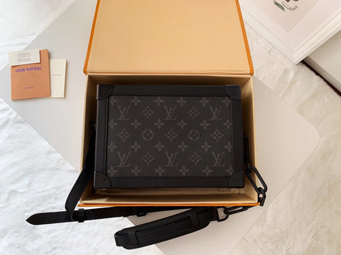 Travel handbag