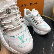 L V - T I G H T Y - W H I T E Y - S N E A K E R