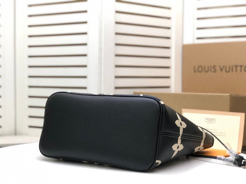 Black Handbag  Size:32×29×17cm