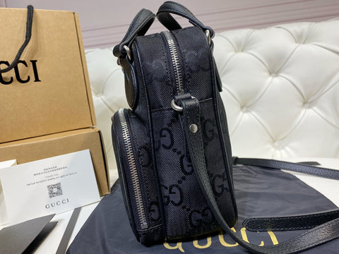 G u c c i backpack 16*22*8.5cm