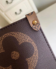 Large capacity handbag
