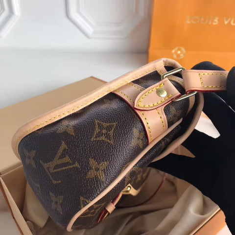 mon hadnbag size27x8.5x17cm