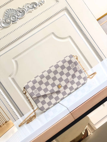 pochette plaid handbag