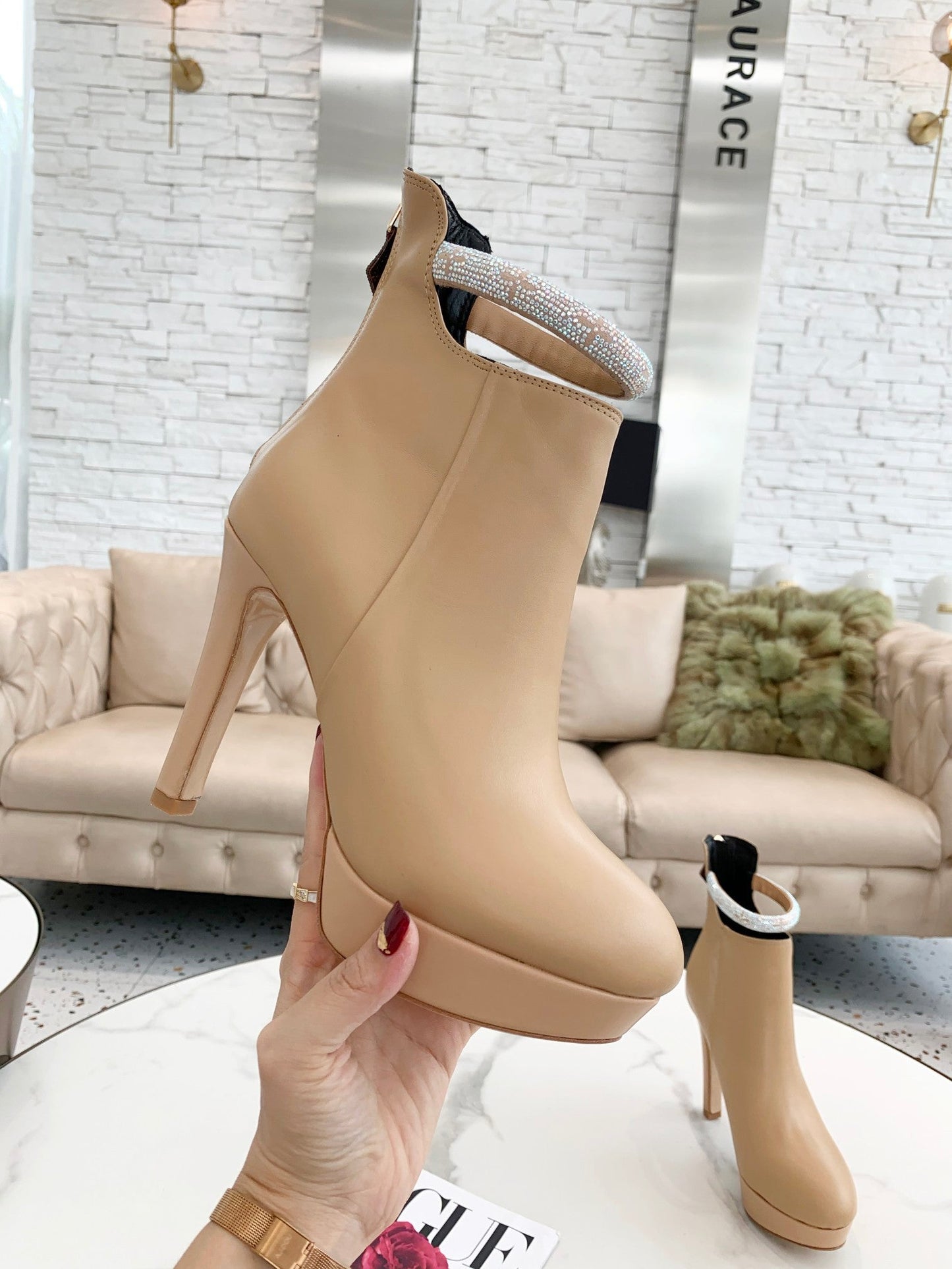 L v boots 2021