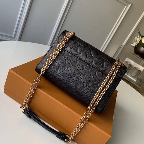 black handbag size 21-15-8cm