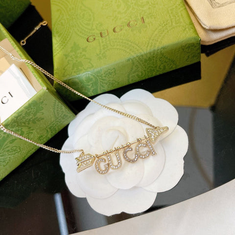 G u c c i necklace