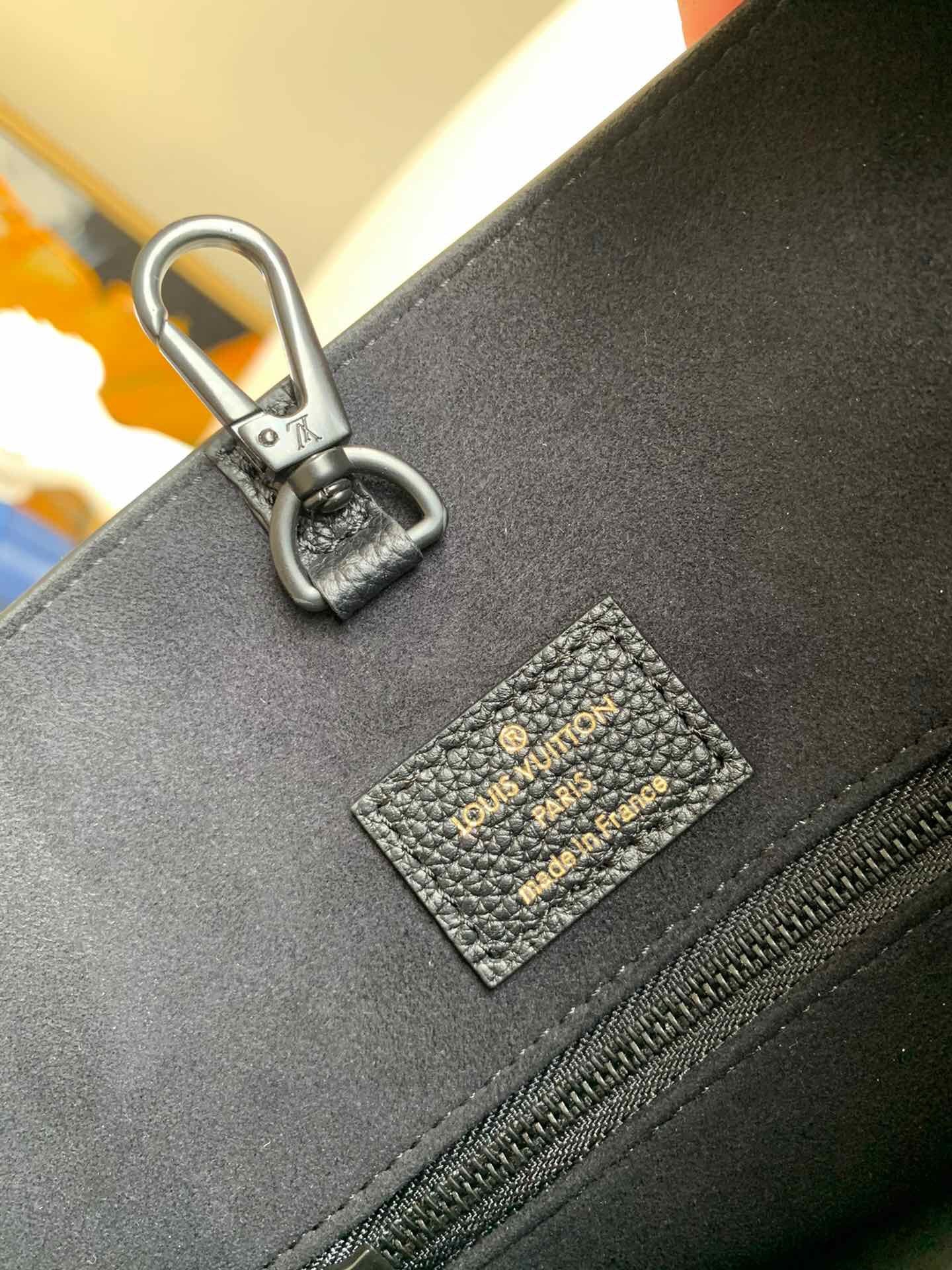 black Portable cross body dual-use bag