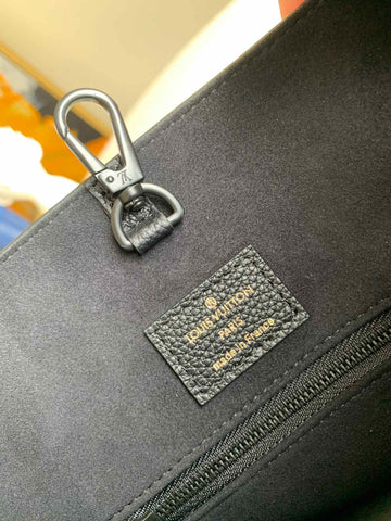 black Portable cross body dual-use bag